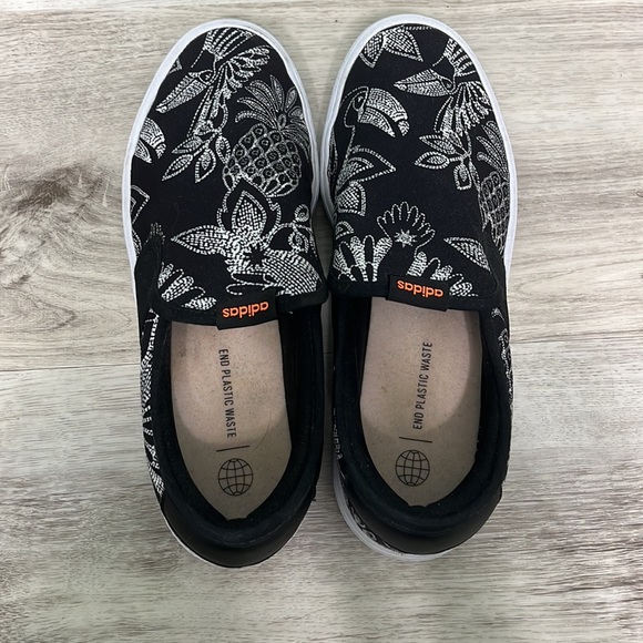 Men’s Adidas Slip On Shoes - Picture 5 of 9